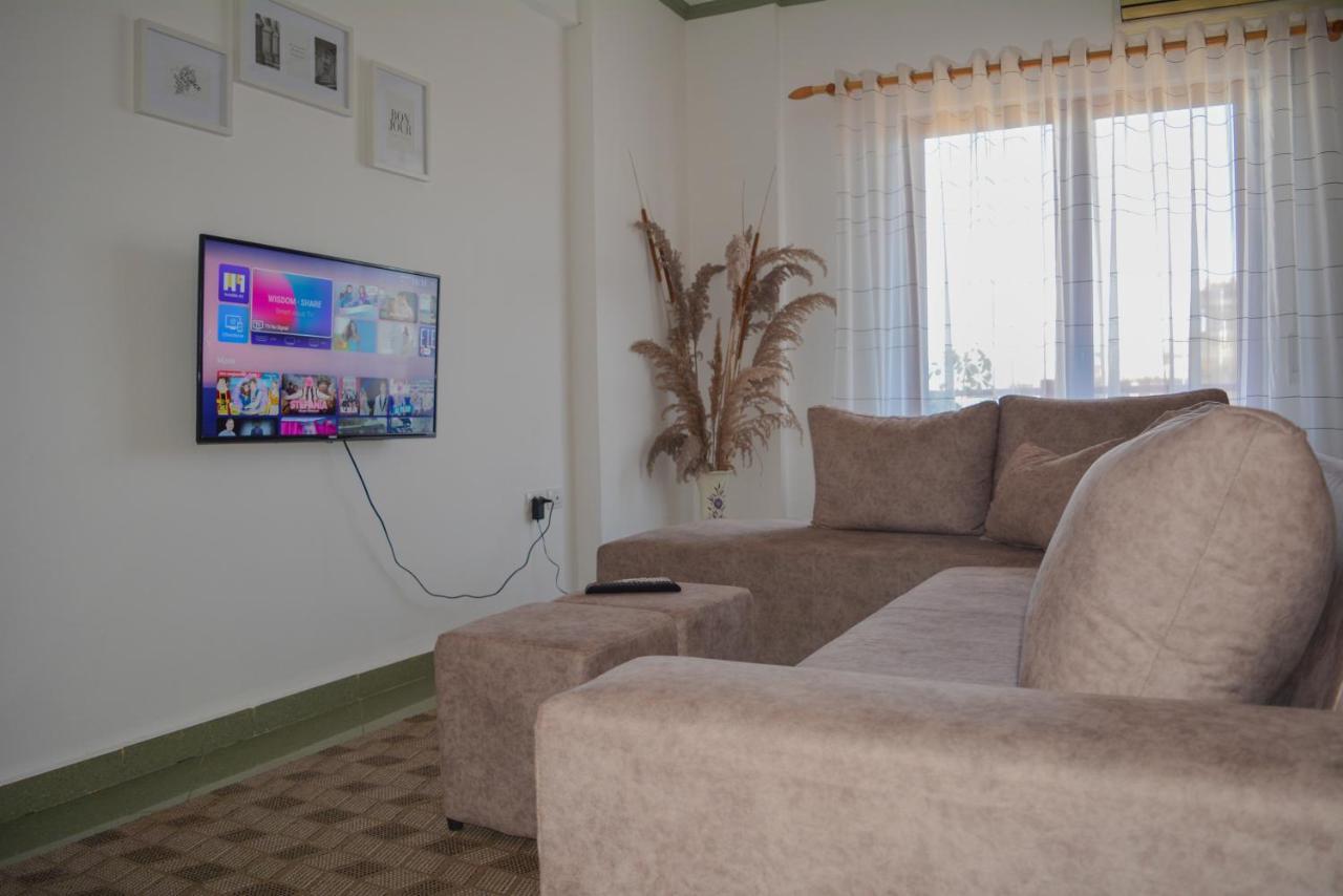 Moraceae Lovely Apartment Тирана Екстериор снимка